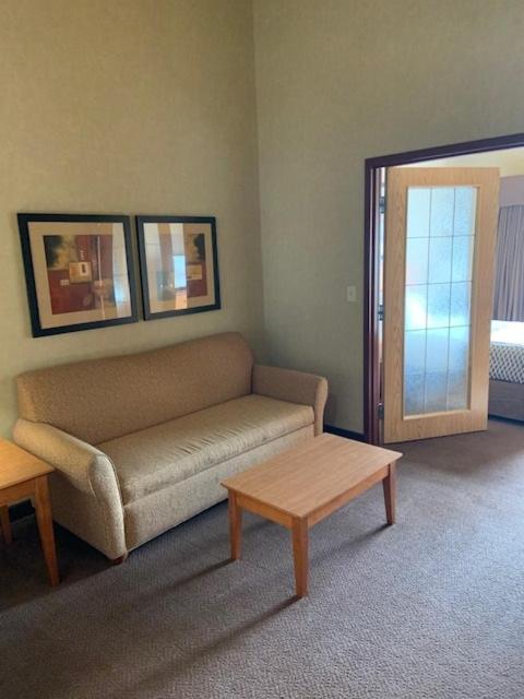 Hotel Clarion Pointe Rimbey Exterior foto