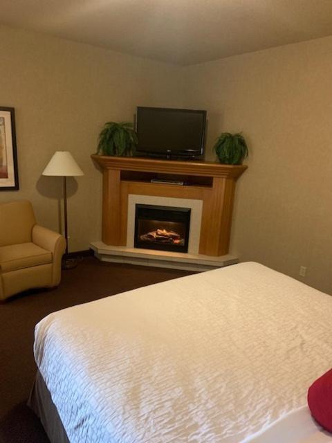 Hotel Clarion Pointe Rimbey Exterior foto