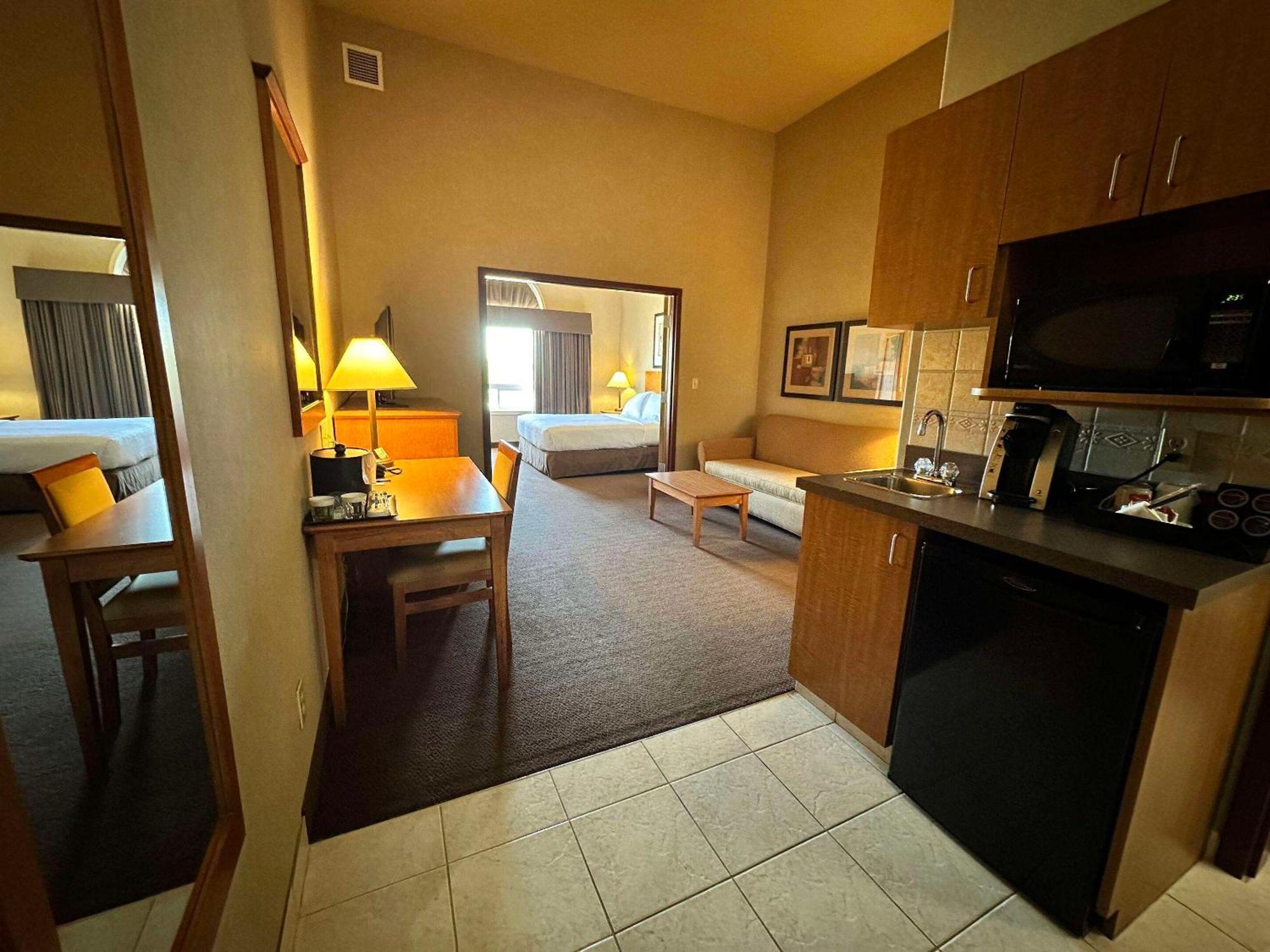 Hotel Clarion Pointe Rimbey Exterior foto