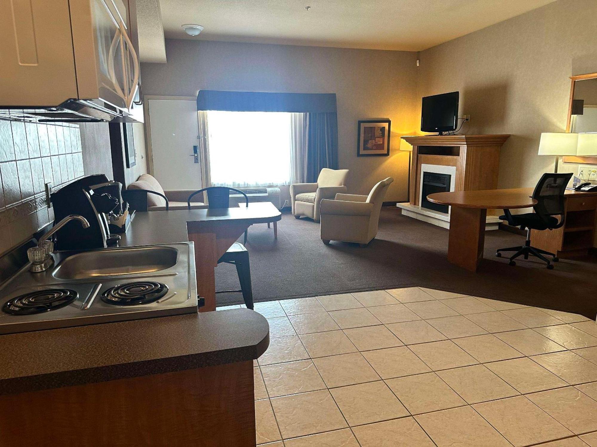 Hotel Clarion Pointe Rimbey Exterior foto
