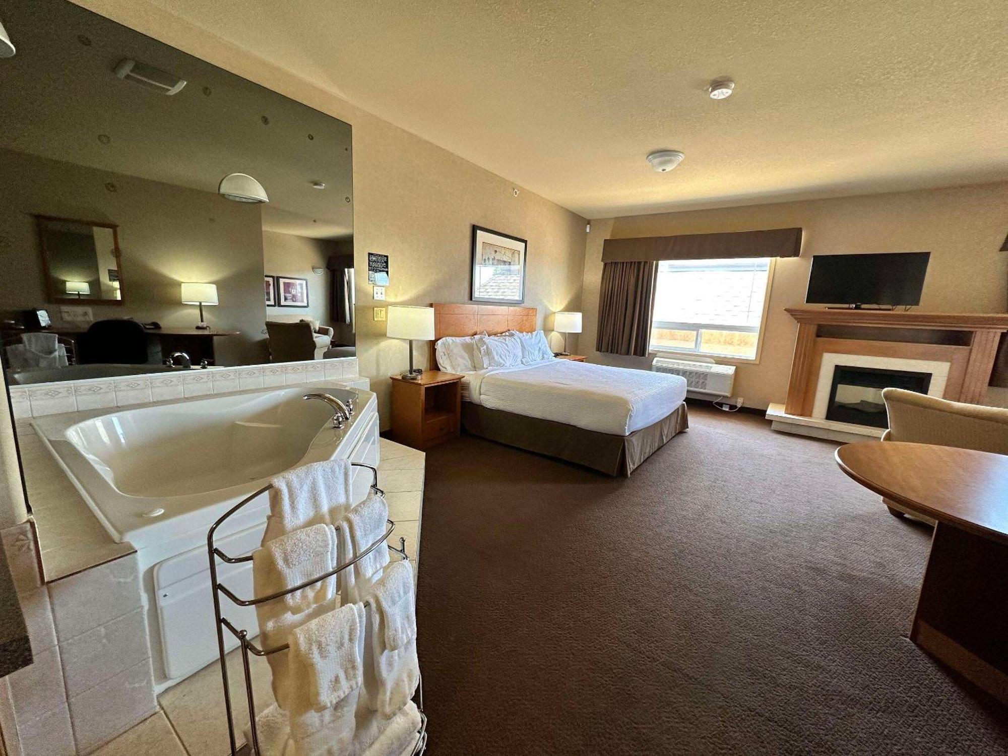 Hotel Clarion Pointe Rimbey Exterior foto