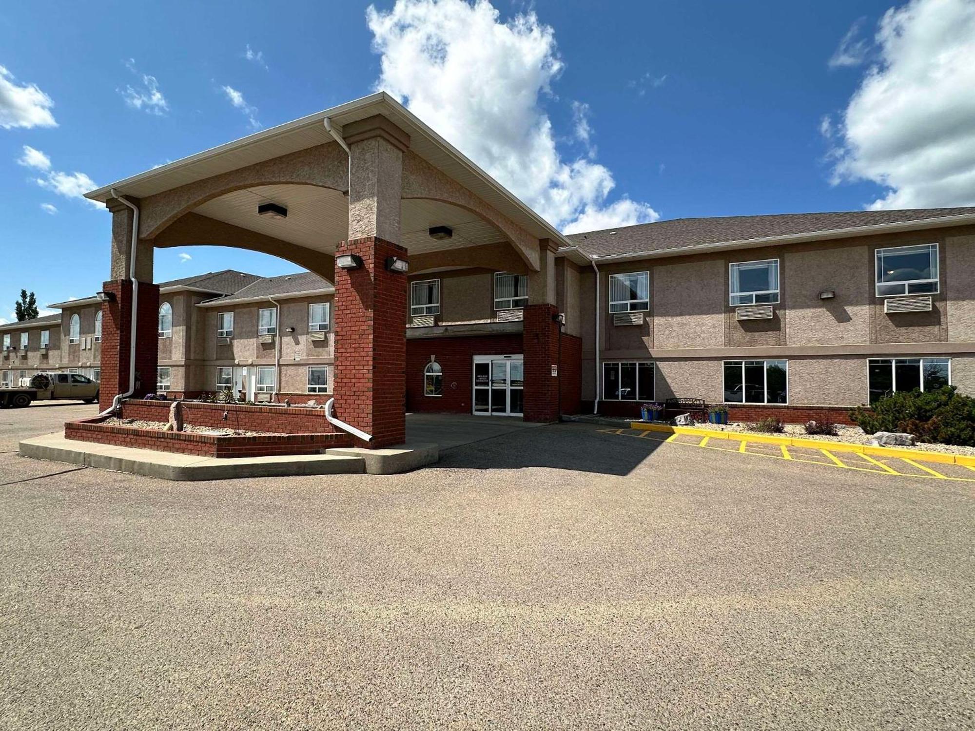 Hotel Clarion Pointe Rimbey Exterior foto